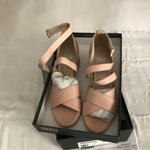 NWT Pretty blush leather Eileen Fisher sandal